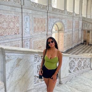Meet your Posher, Mireya